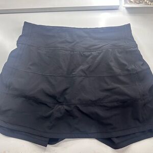 Lululemon Mid-rise black Pace Rival Skirt. Size 4 long.
